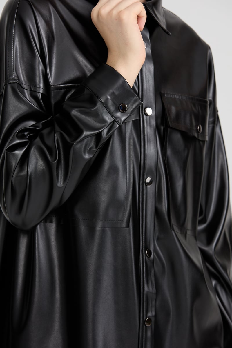 Tunique en similicuir à manches basses et col chemise