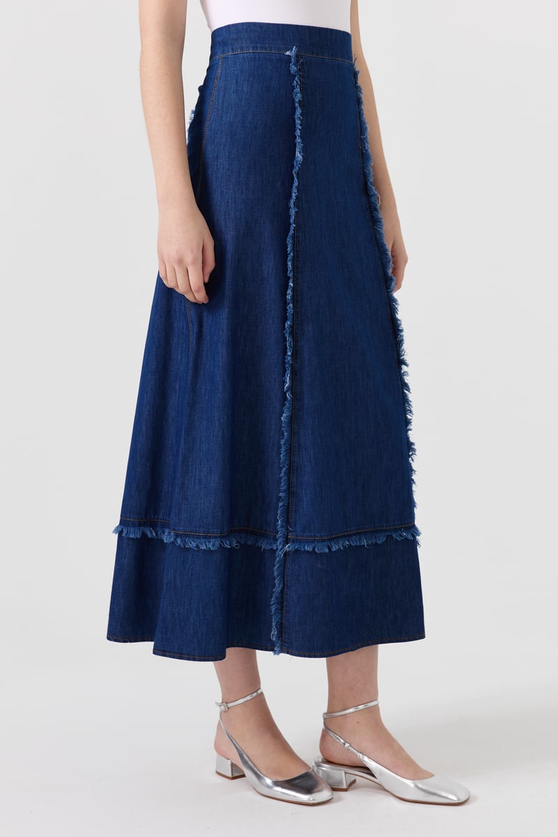 Jupe En Djean Légèrement Ouverte