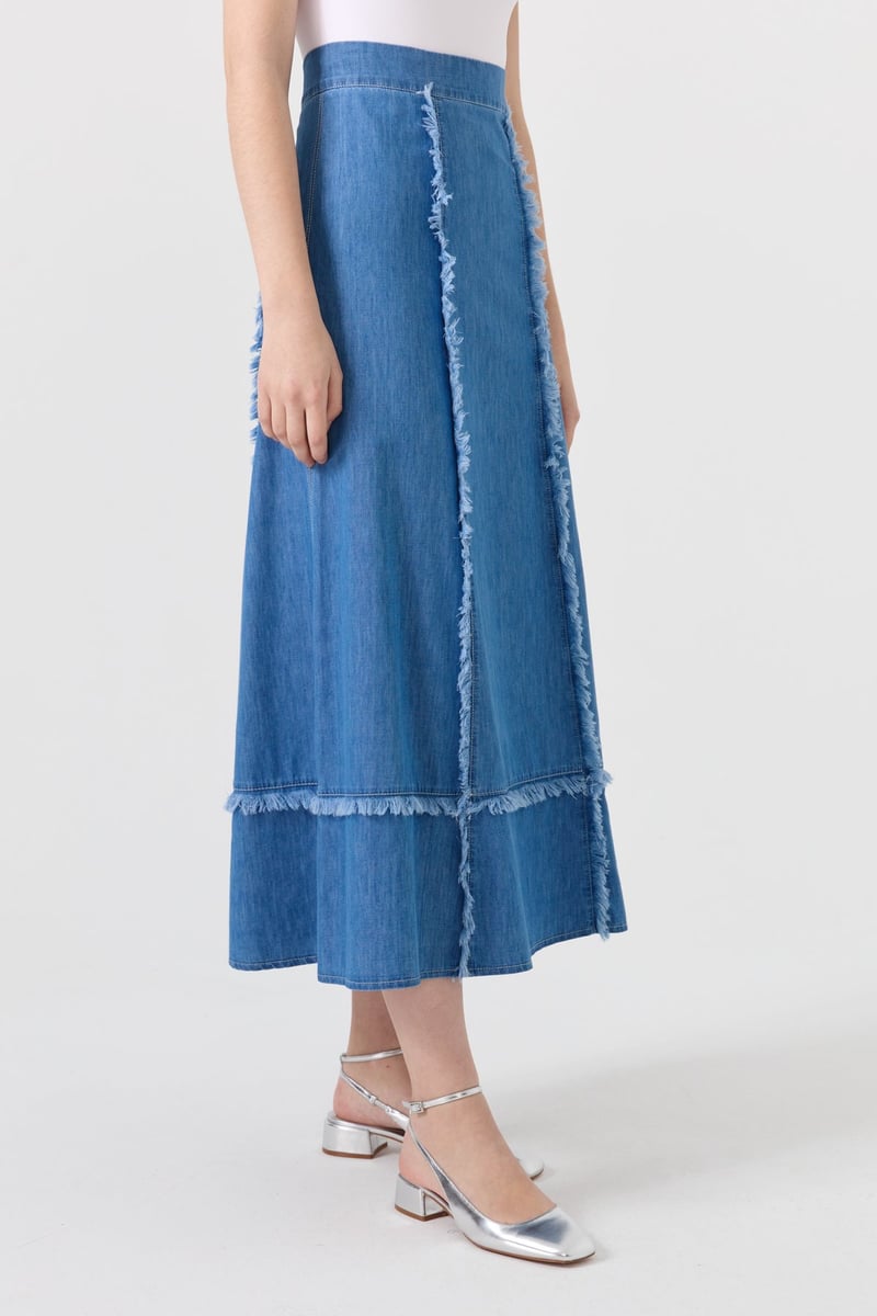 Jupe En Djean Légèrement Ouverte