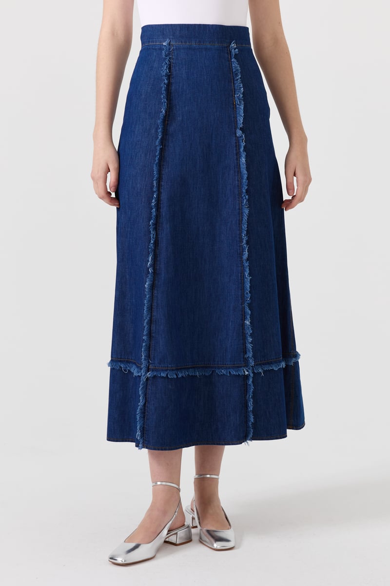 Jupe En Djean Légèrement Ouverte