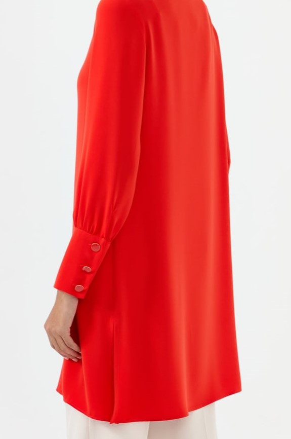 Tunique foncé a col chemise avec des boutons a la manche