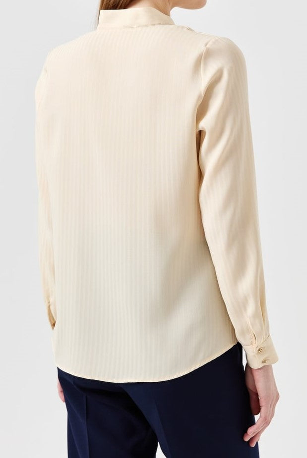 Chemise avec cravate et broche