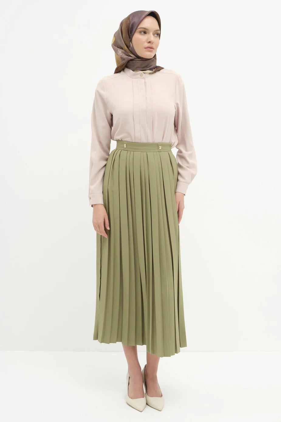 Jupe plissée avec accessoires en métal