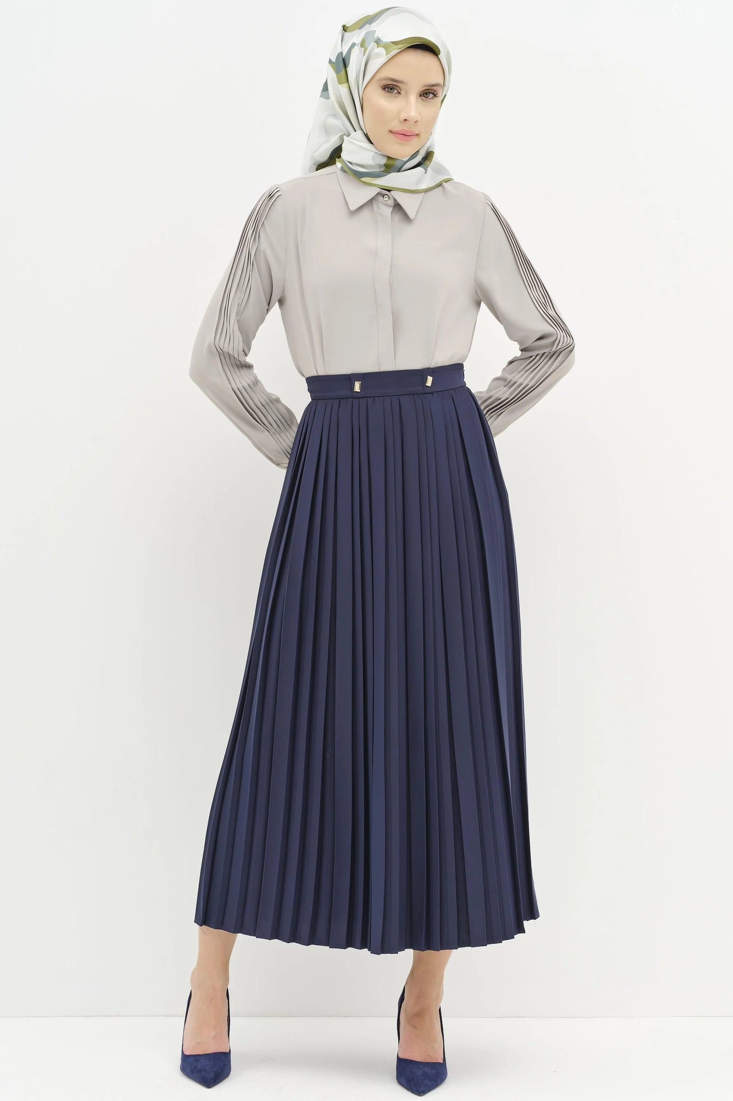 Jupe plissée avec accessoires en métal