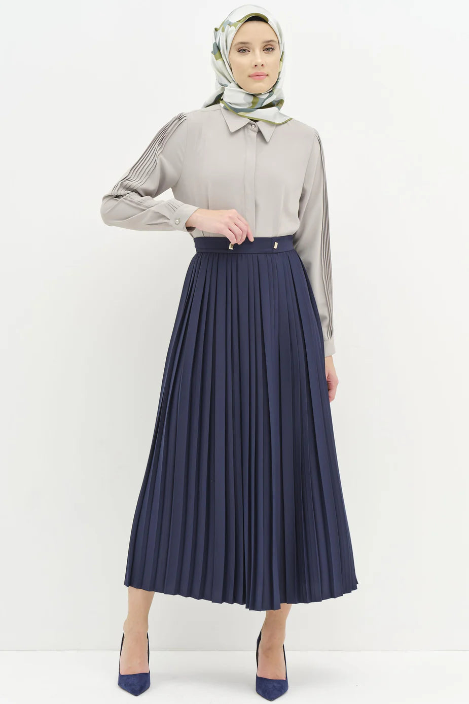 Jupe plissée avec accessoires en métal