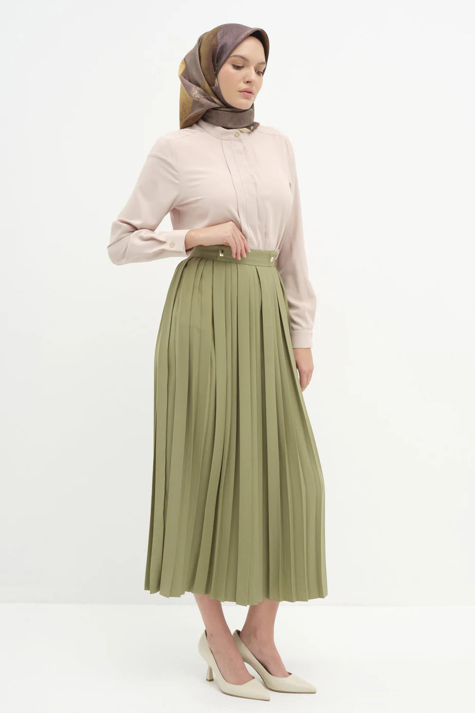 Jupe plissée avec accessoires en métal