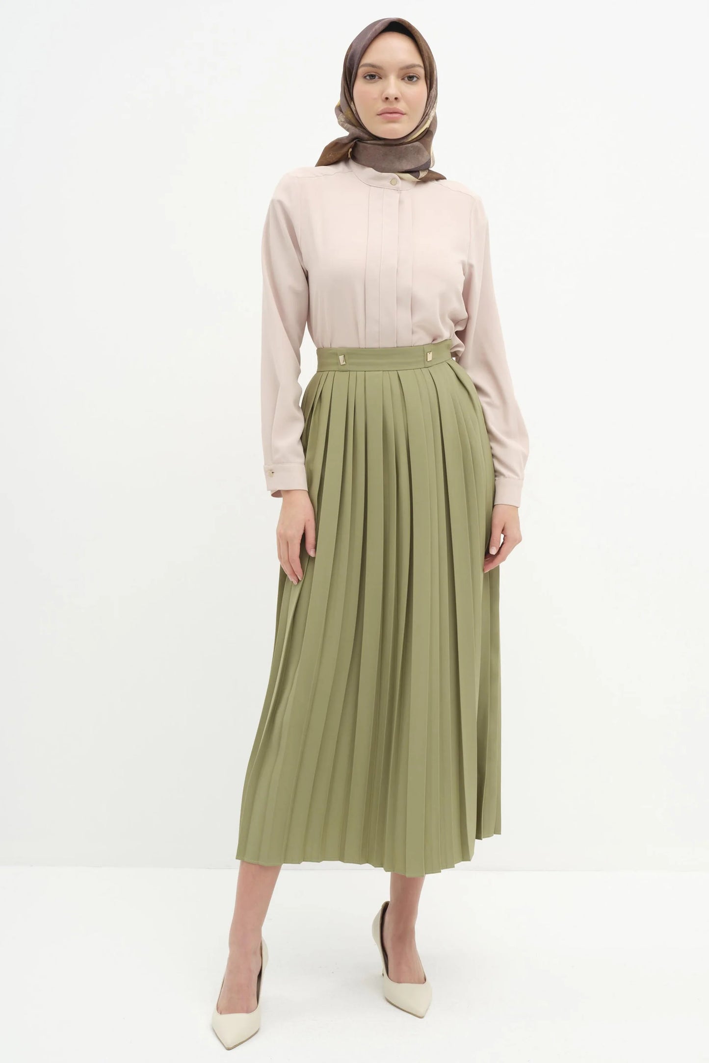 Jupe plissée avec accessoires en métal