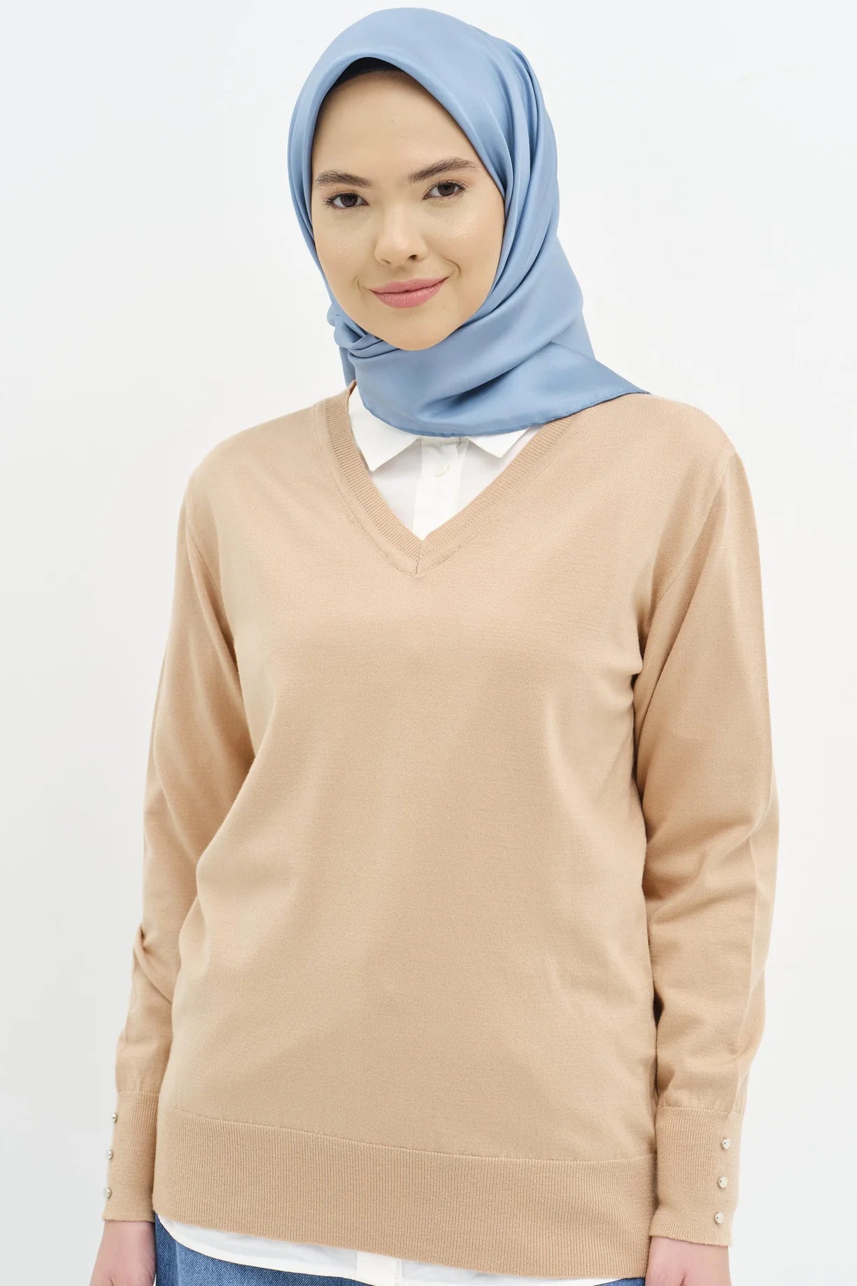 Pull détaillé avec boutons et manches