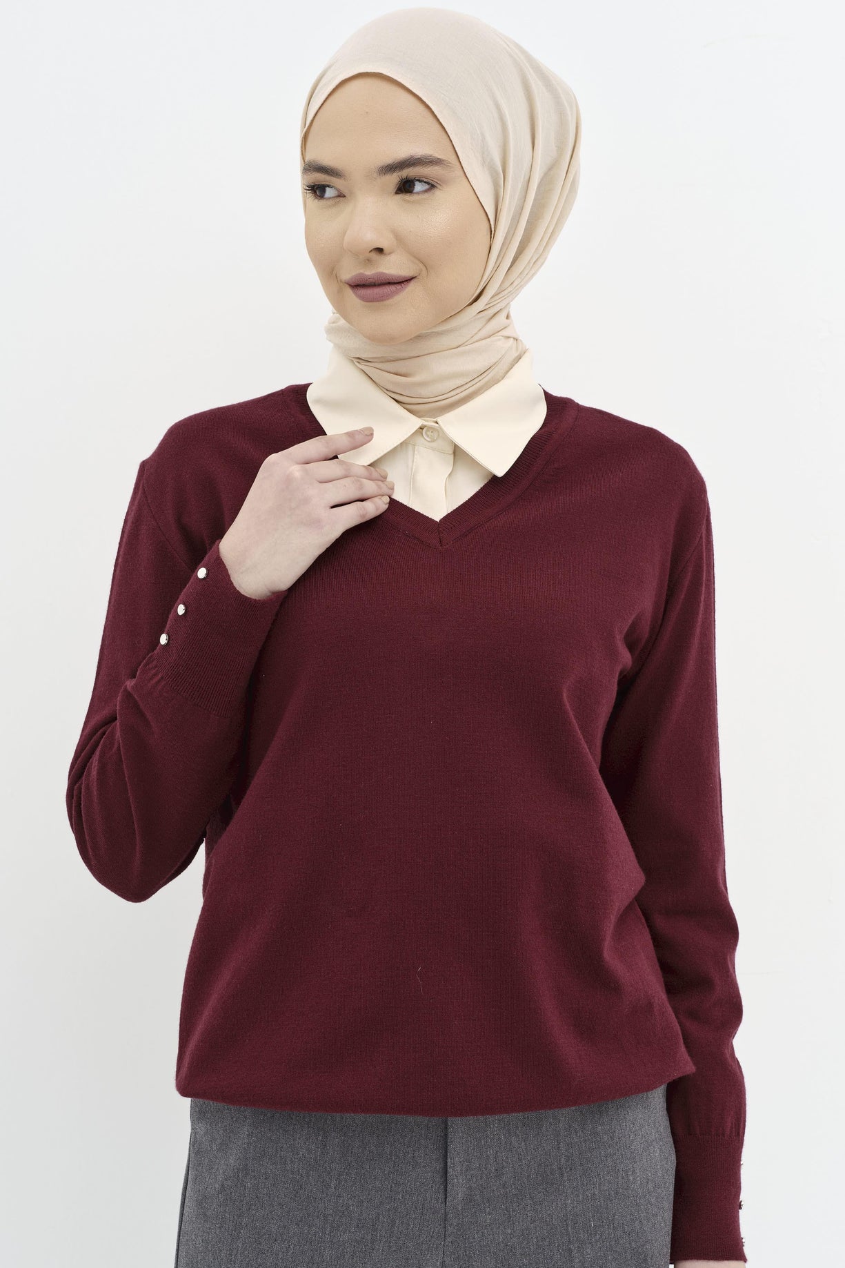 Pull détaillé avec boutons et manches