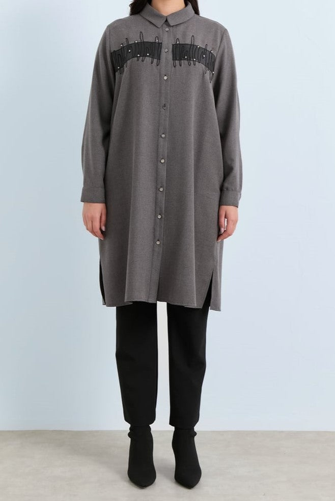 Tunique Brodée Garnie de Cuir