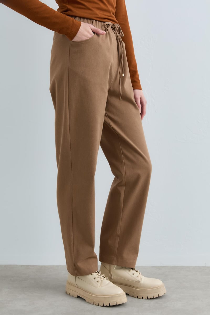 Pantalon carotte en gabardine à lacets à la taille