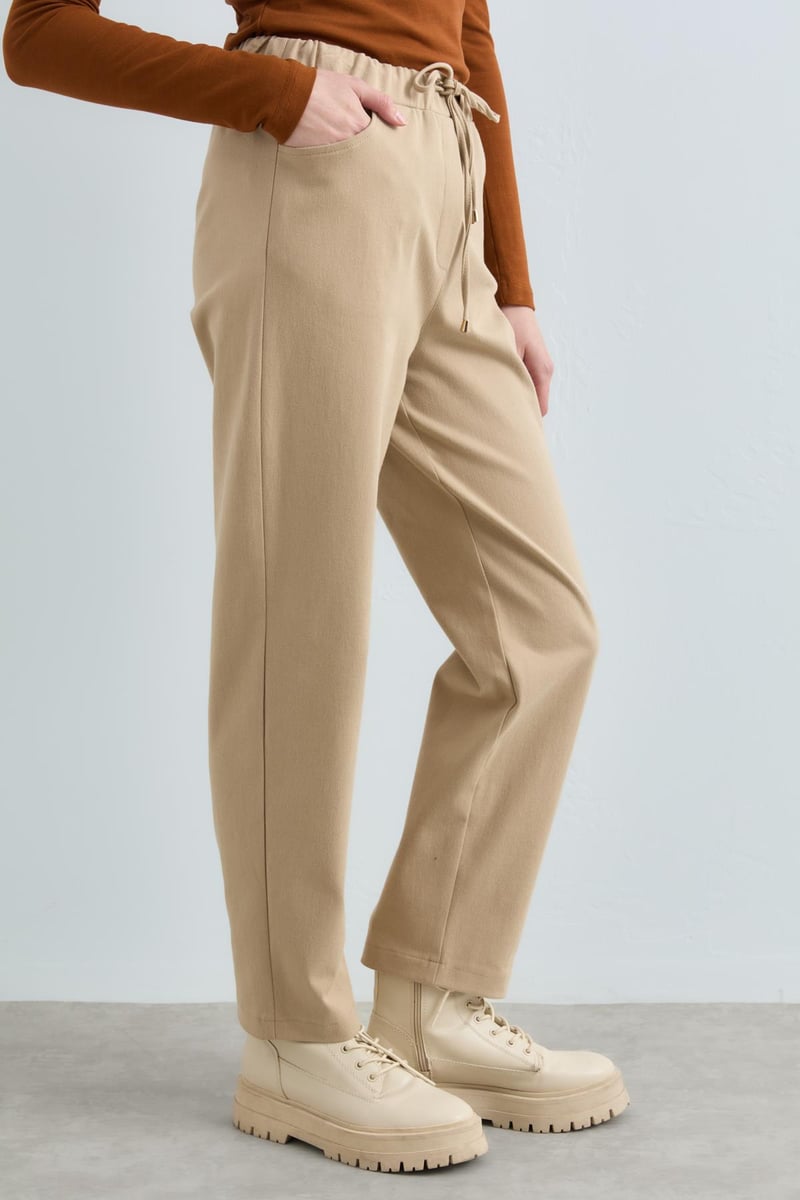 Pantalon carotte en gabardine à lacets à la taille