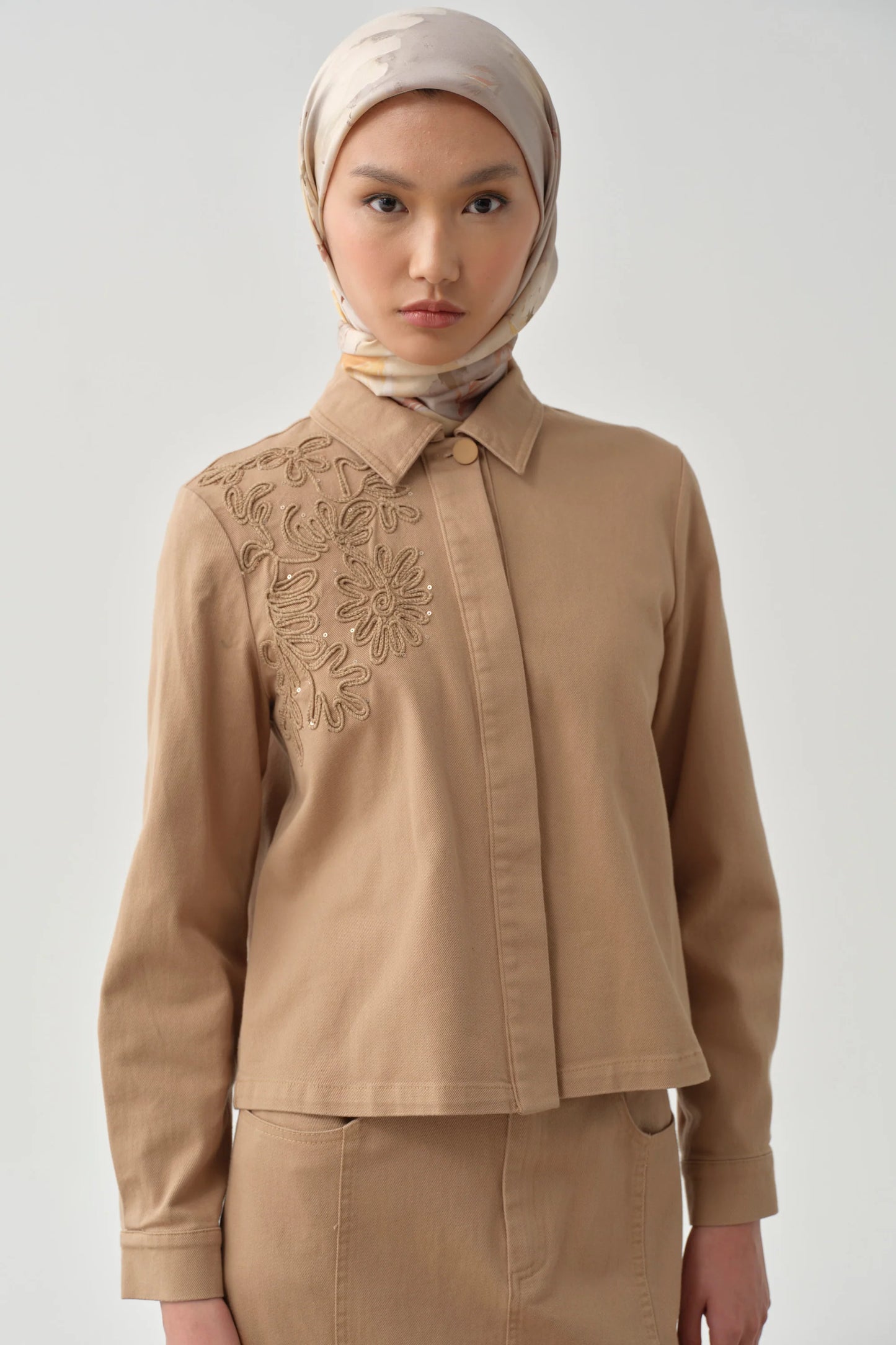 veste en toile avec détails brodés
