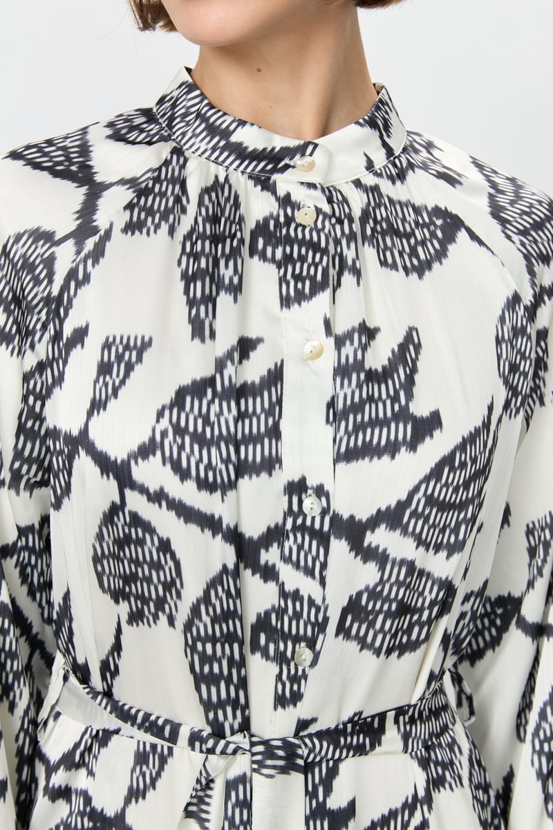 Robe imprimée avec ceinturée