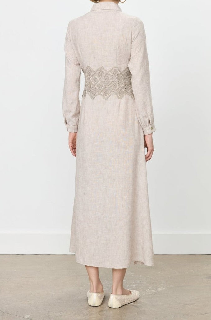 Robe en lin à motif détaillé en macramé à la taille