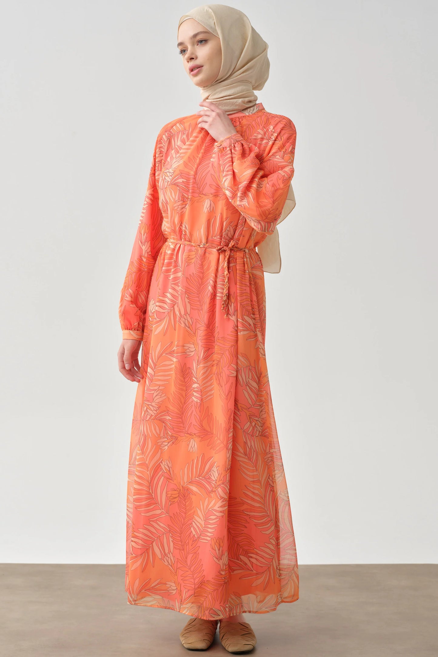Robe en mousseline à motifs avec ceinture