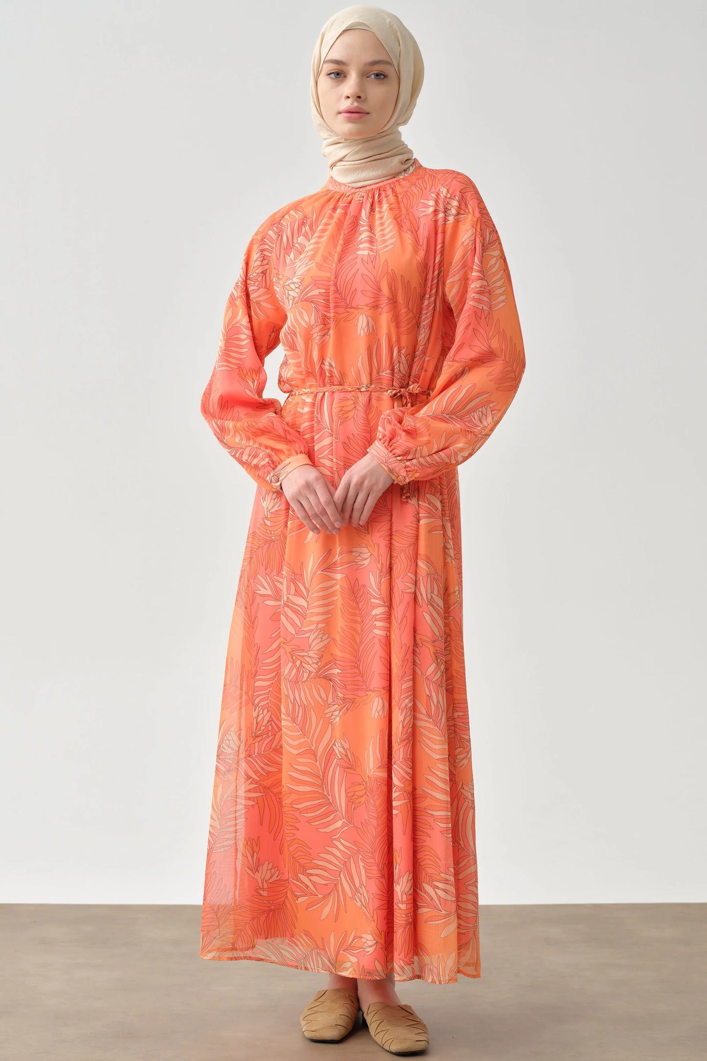 Robe en mousseline à motifs avec ceinture