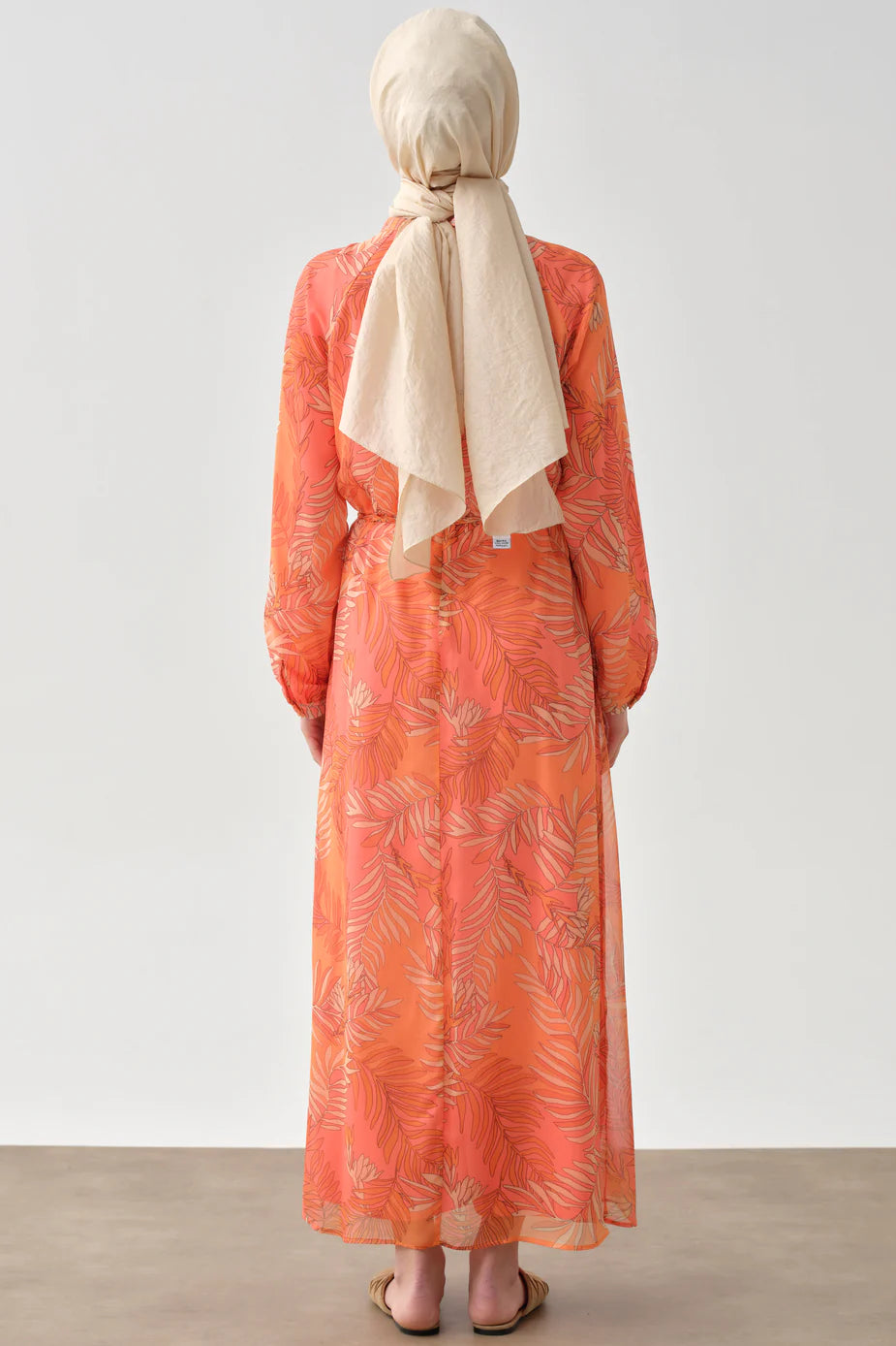 Robe en mousseline à motifs avec ceinture