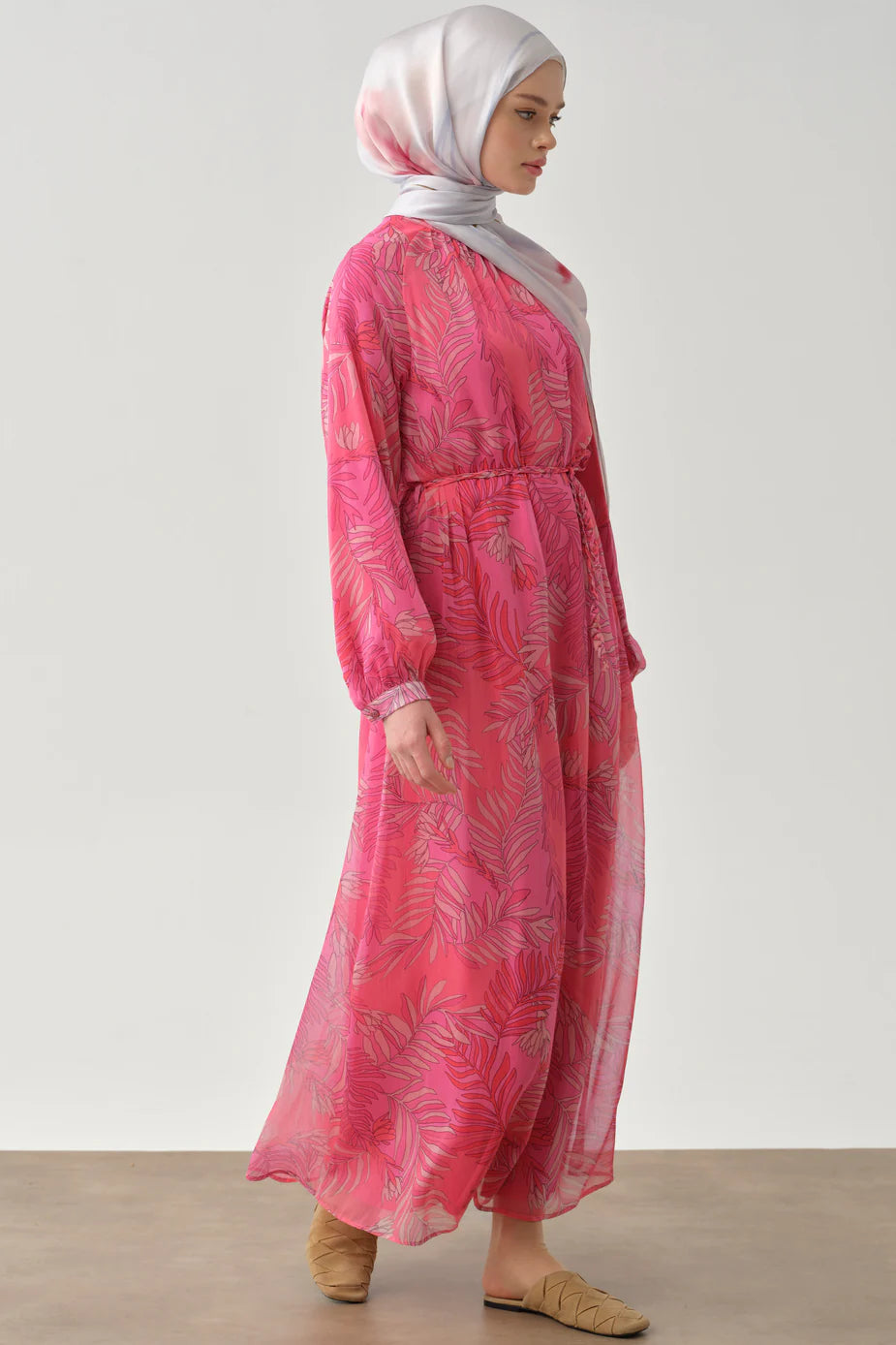 Robe en mousseline à motifs avec ceinture