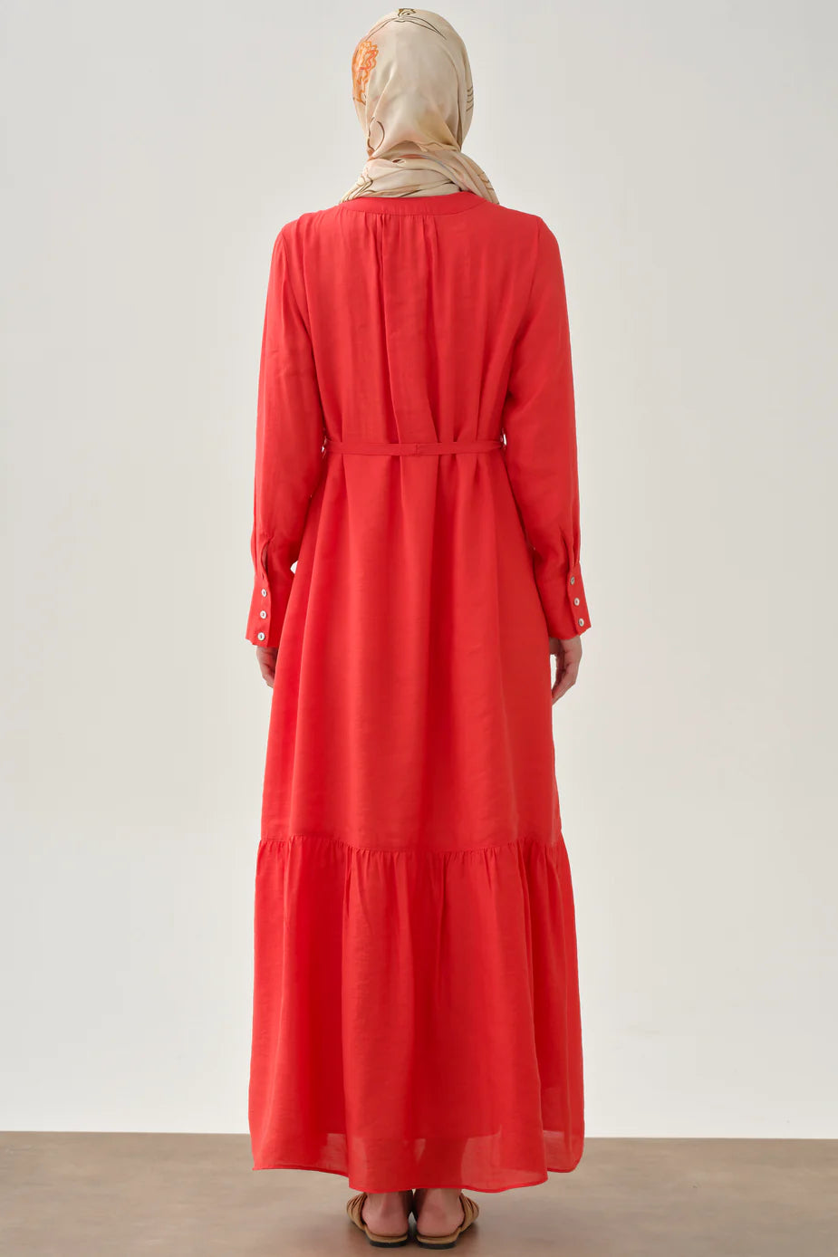 Robe à jupe froncée à demi-patte