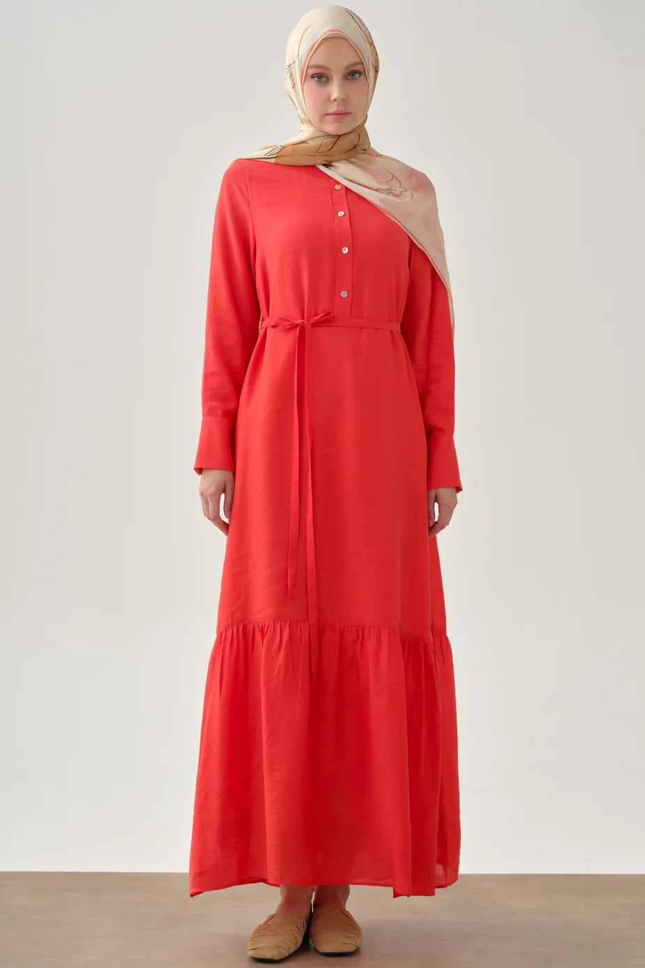 Robe à jupe froncée à demi-patte