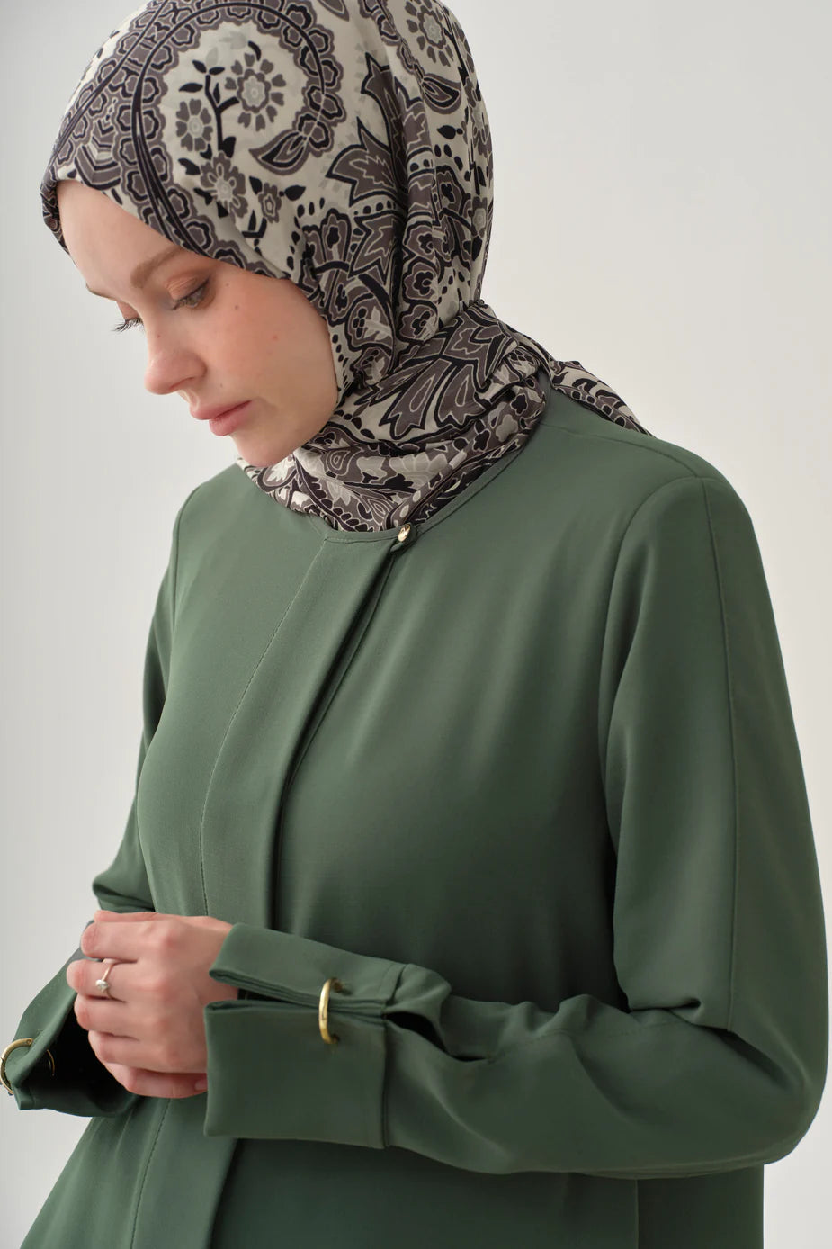 Abaya à double manchette avec détaillée
