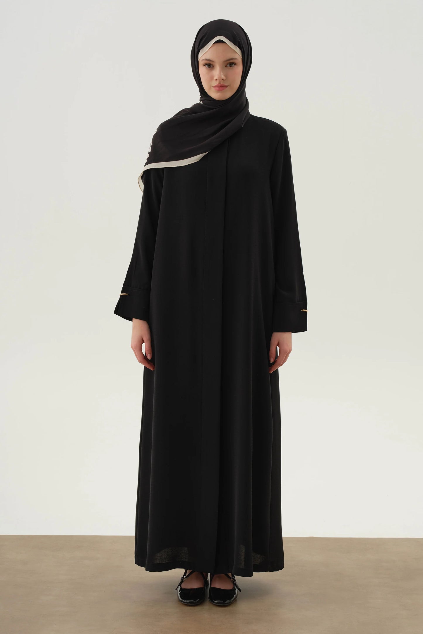 Abaya à double manchette avec détaillée
