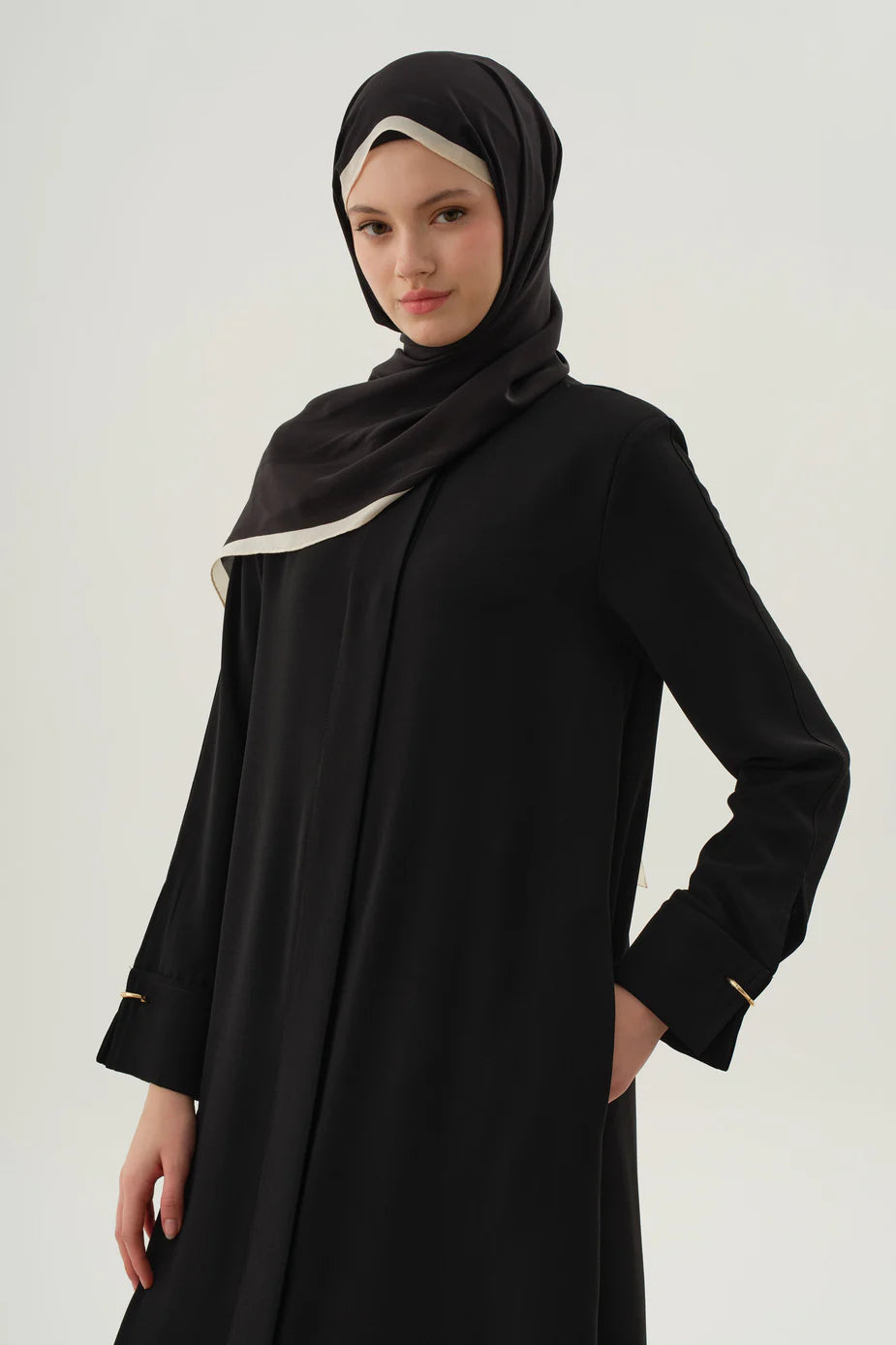 Abaya à double manchette avec détaillée