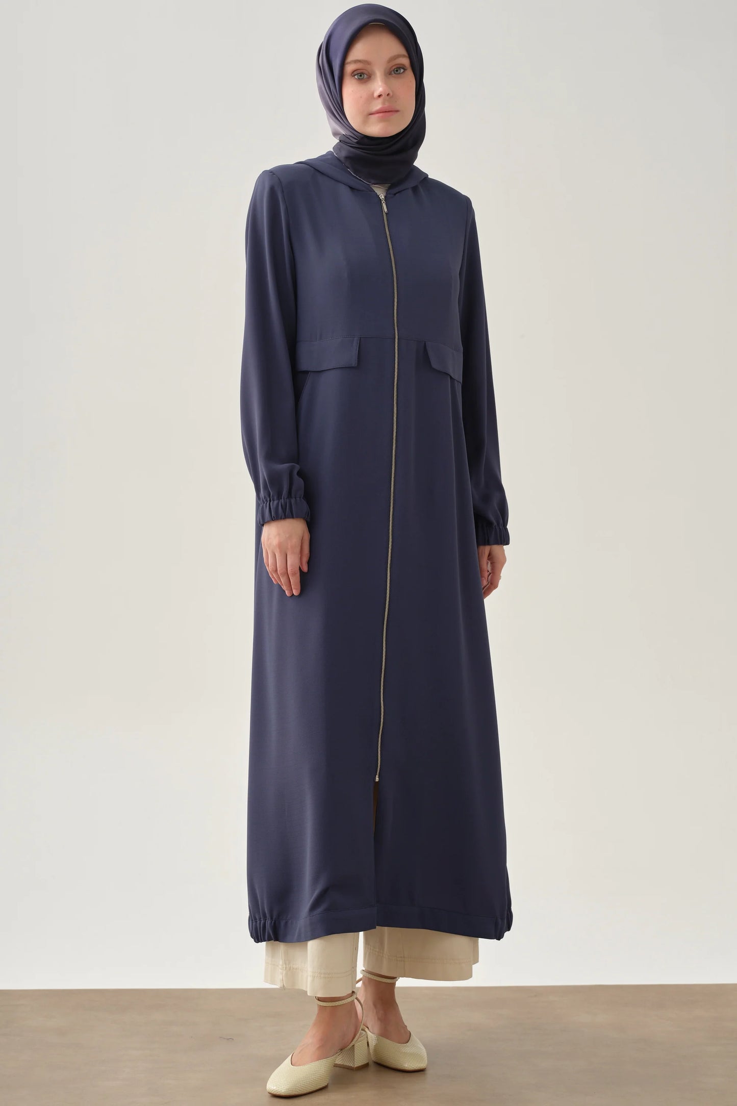 Abaya à capuche avec fermeture