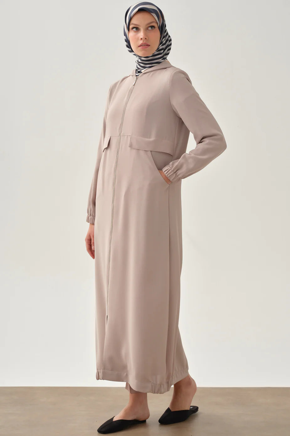 Abaya à capuche avec fermeture