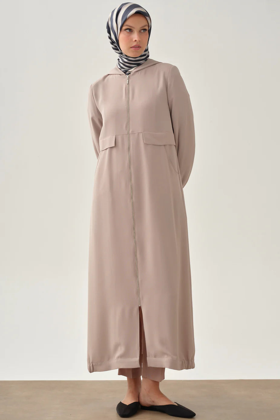 Abaya à capuche avec fermeture
