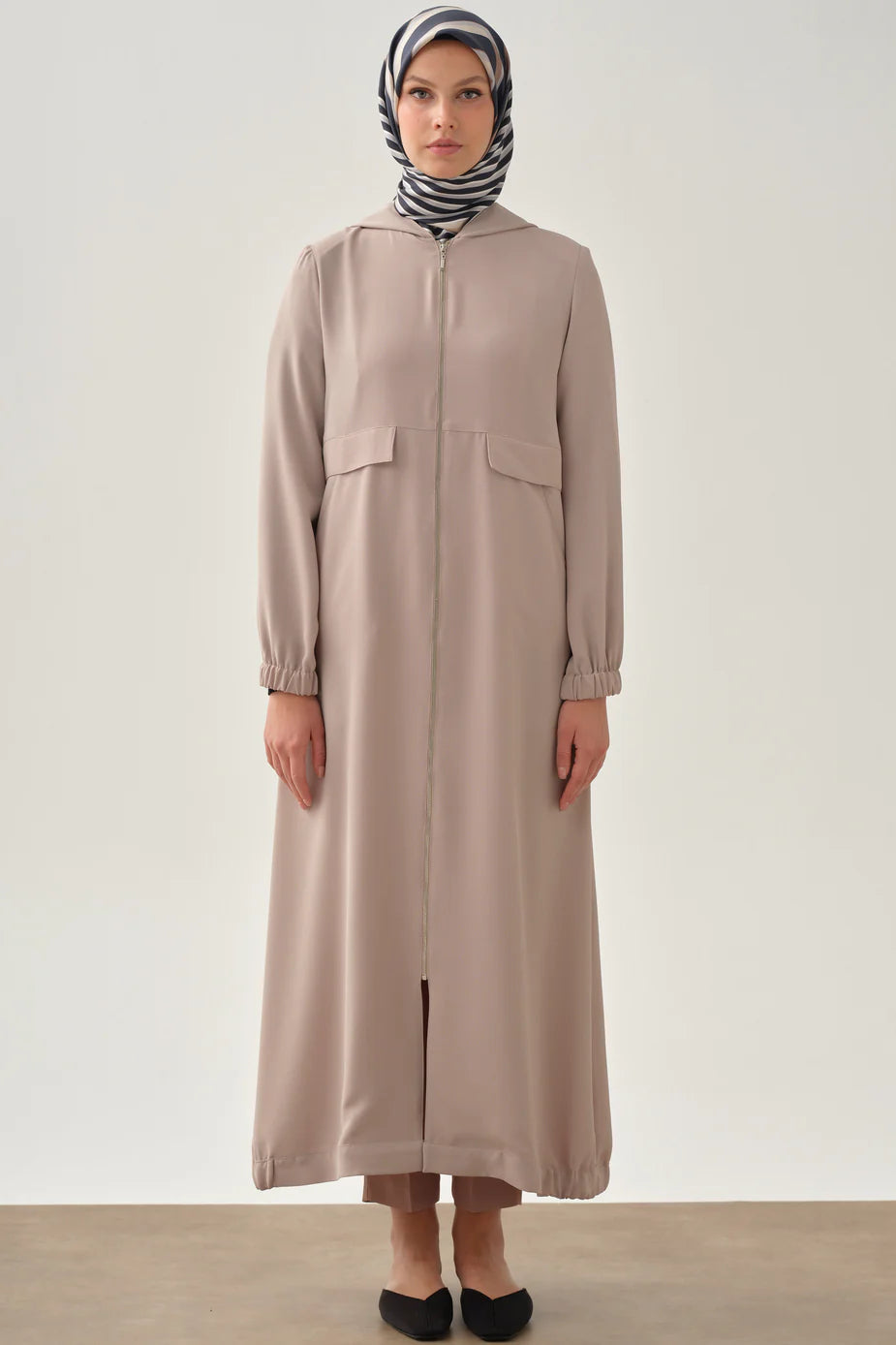 Abaya à capuche avec fermeture