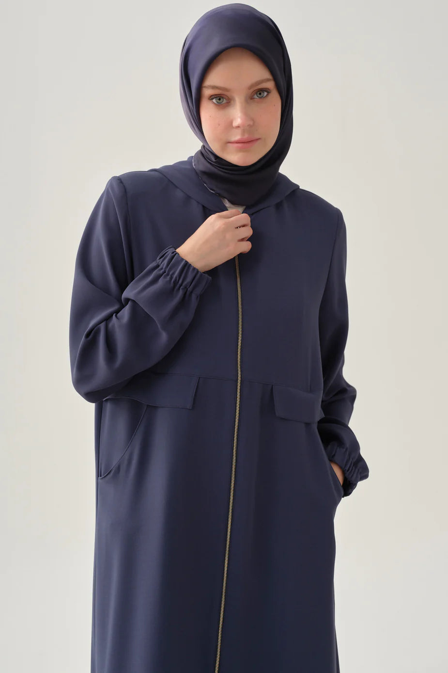 Abaya à capuche avec fermeture