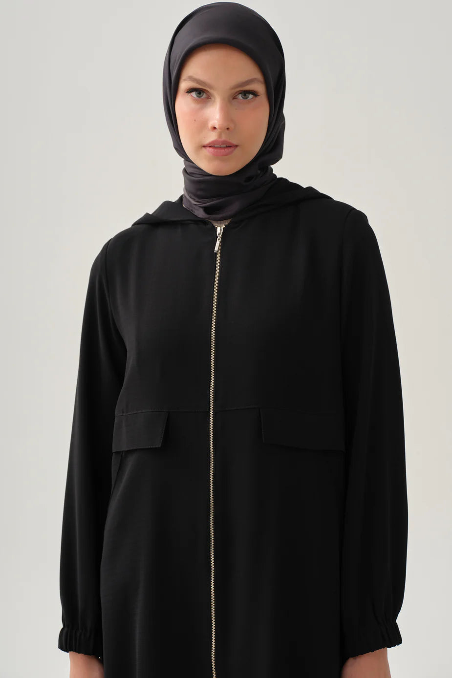 Abaya à capuche avec fermeture