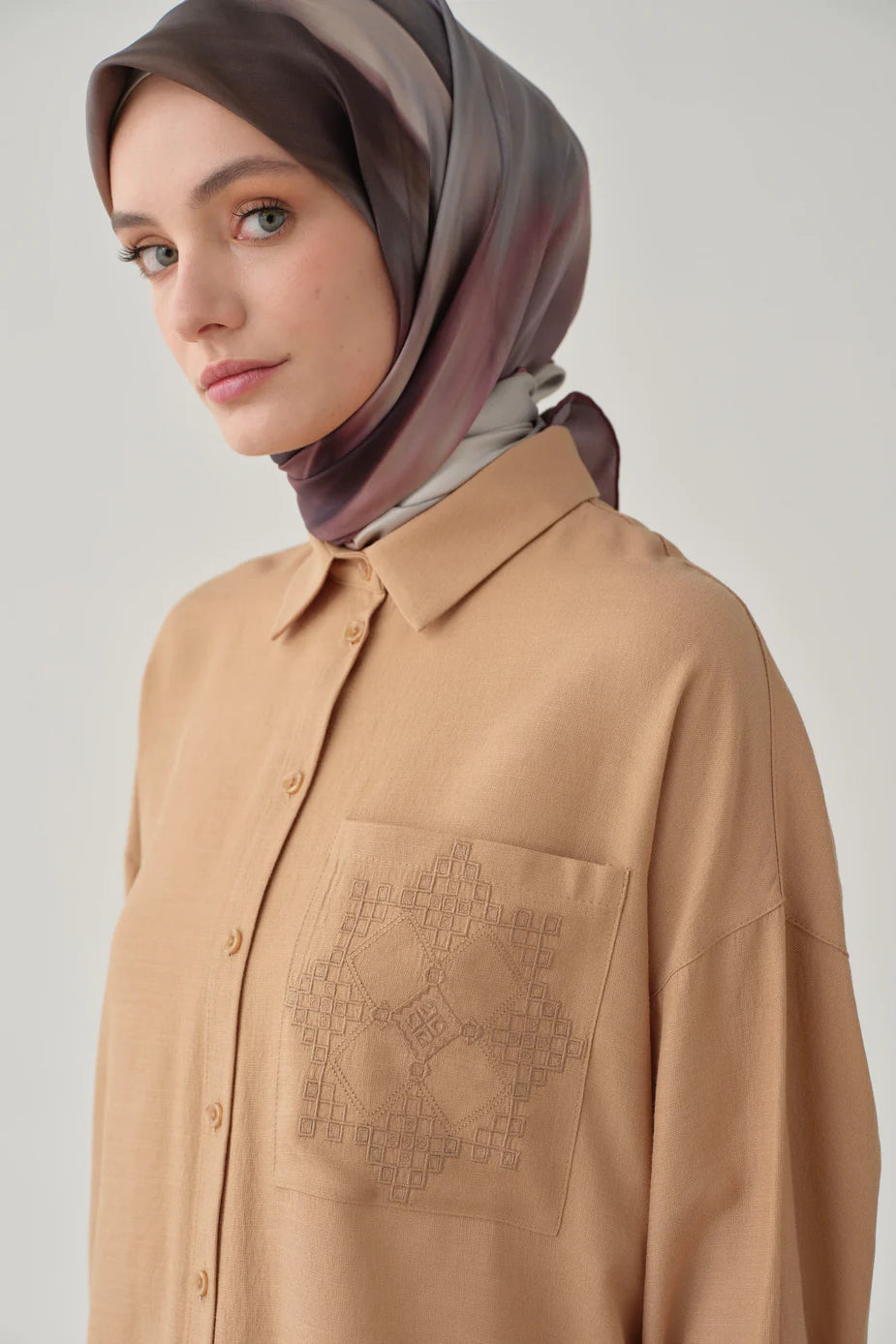 Chemise avec à poches brodées