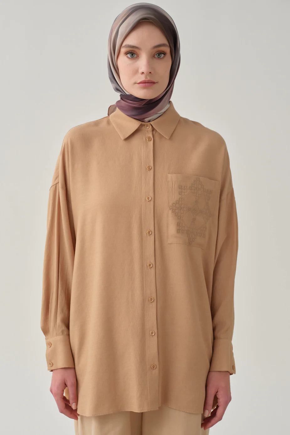 Chemise avec à poches brodées