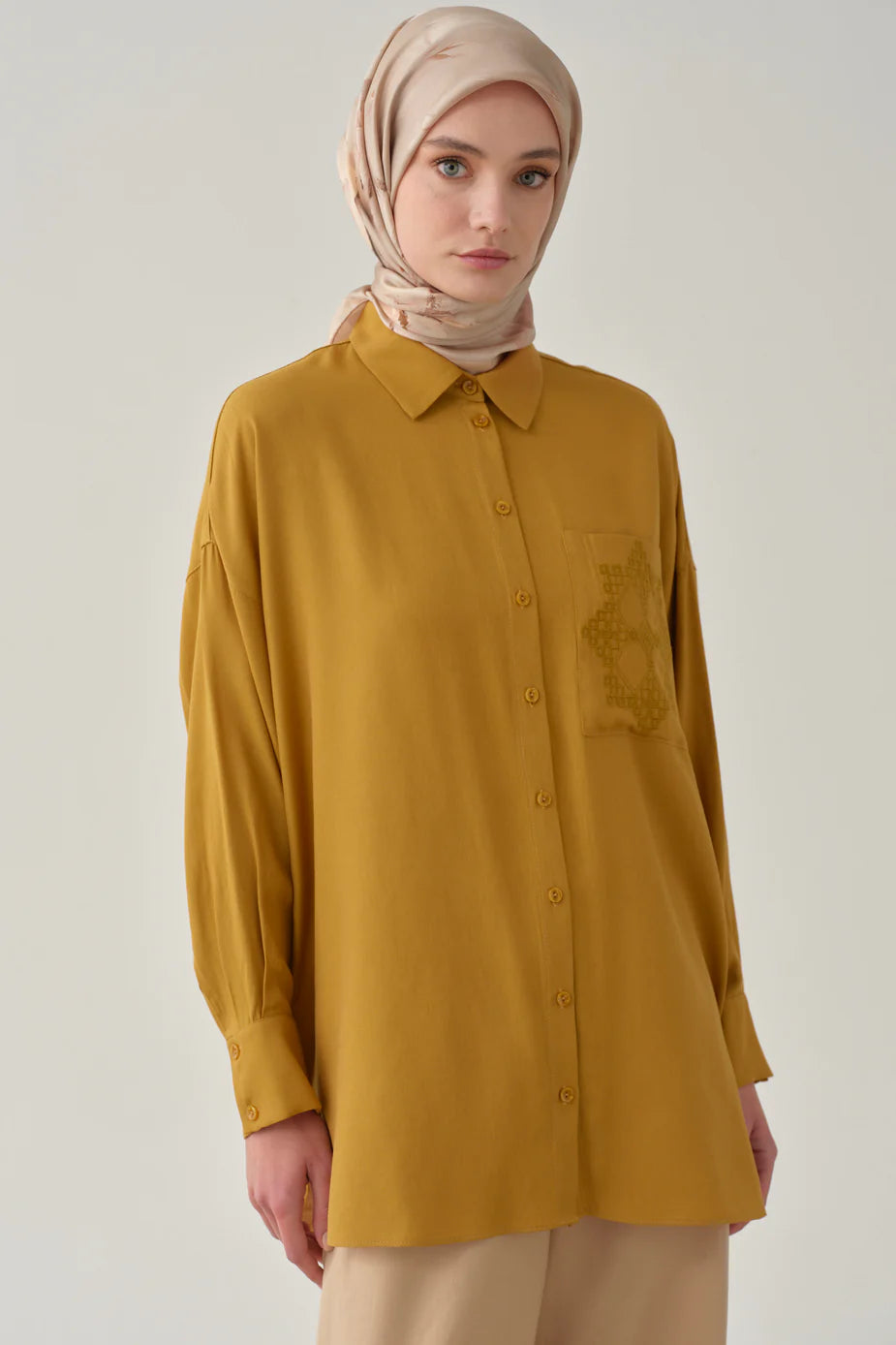 Chemise avec à poches brodées