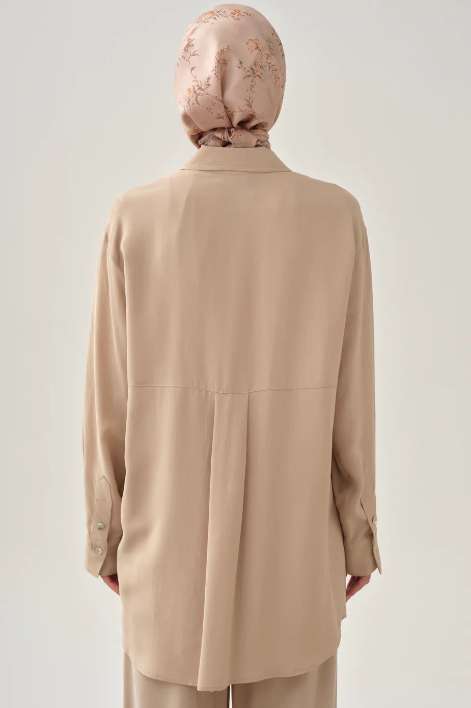 Chemise brodée à manches basses