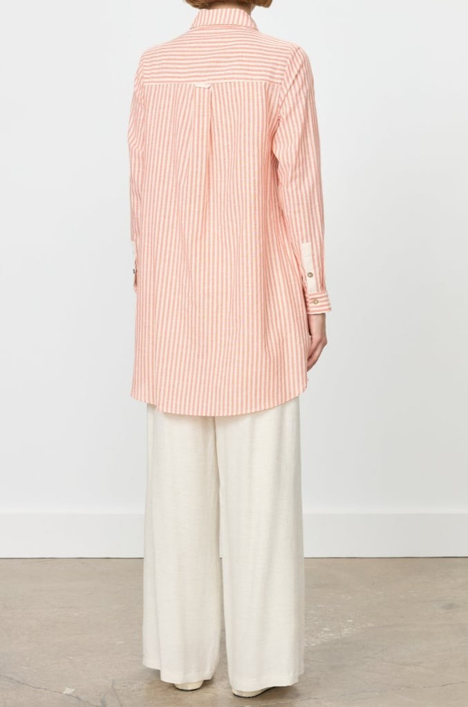 Chemise à rayures et coquillages