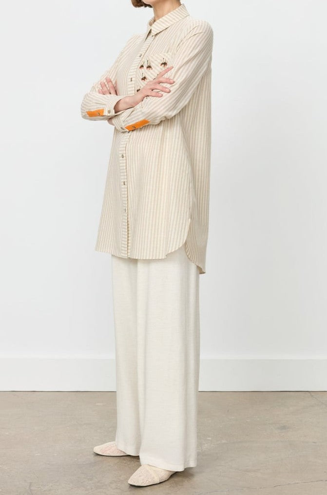 Chemise à rayures et coquillages