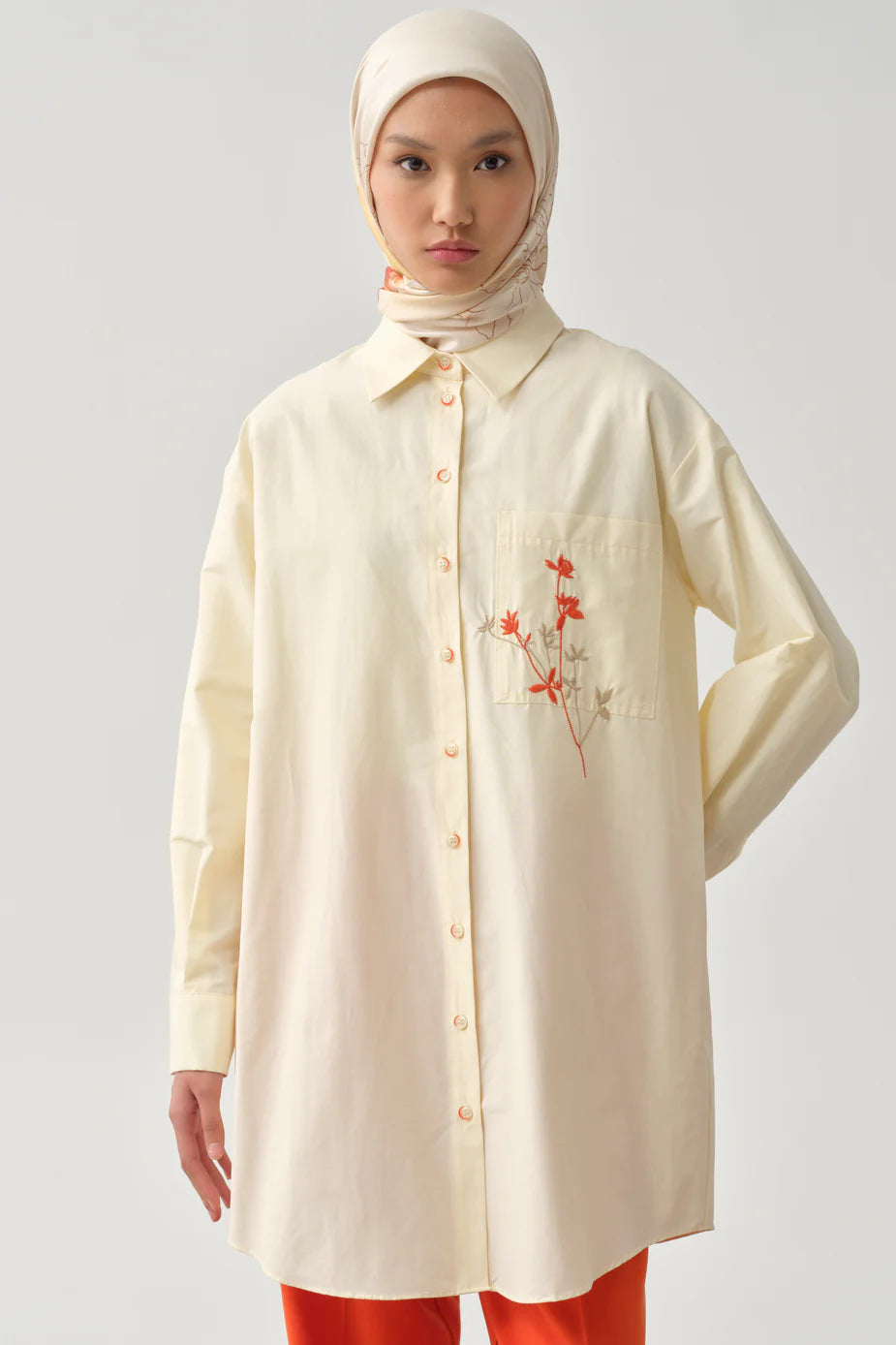 Tunique avec brodée de poches