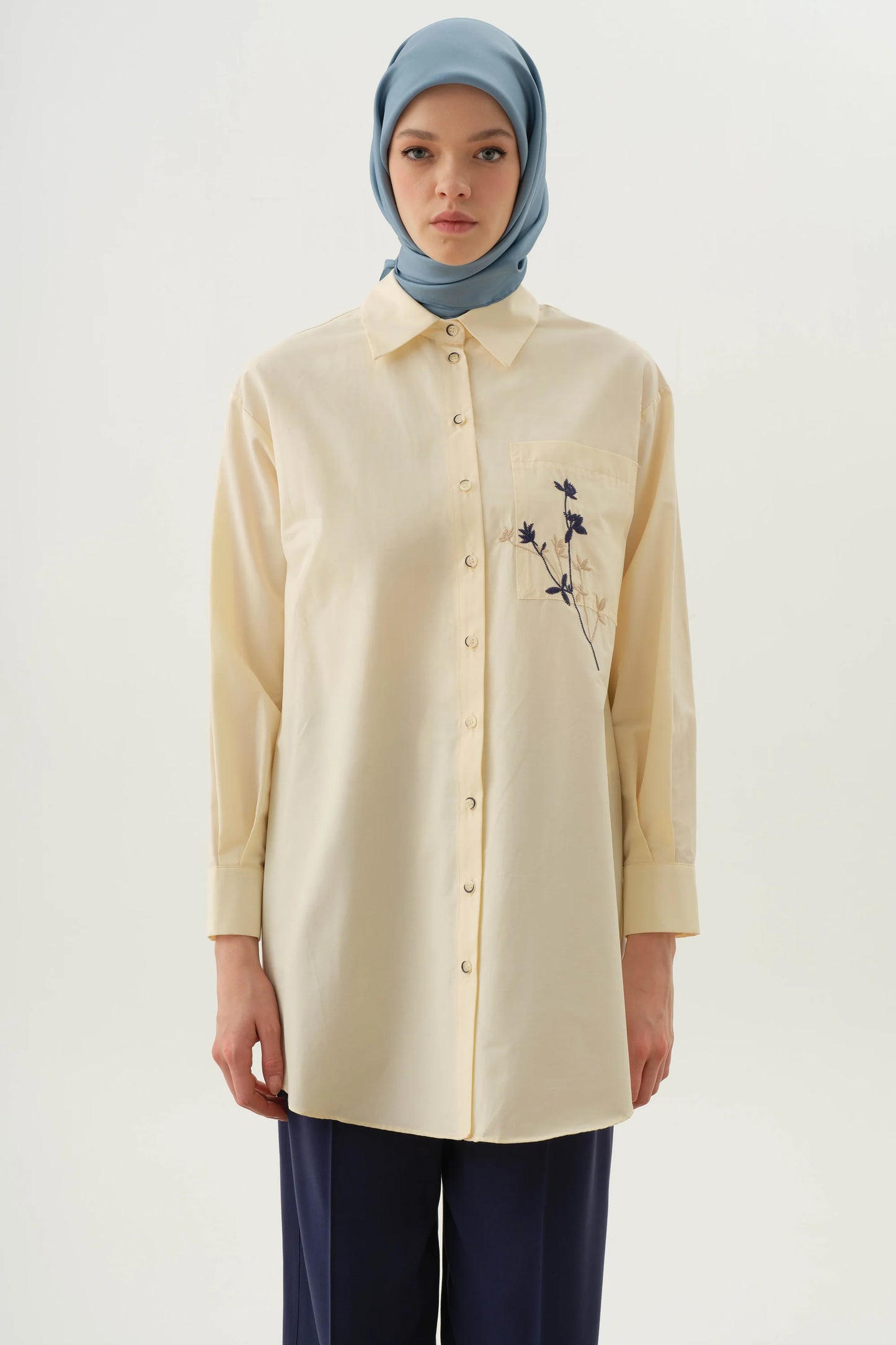 Tunique avec brodée de poches