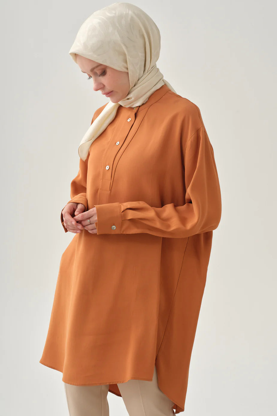Tunique asymétrique à demi-patte