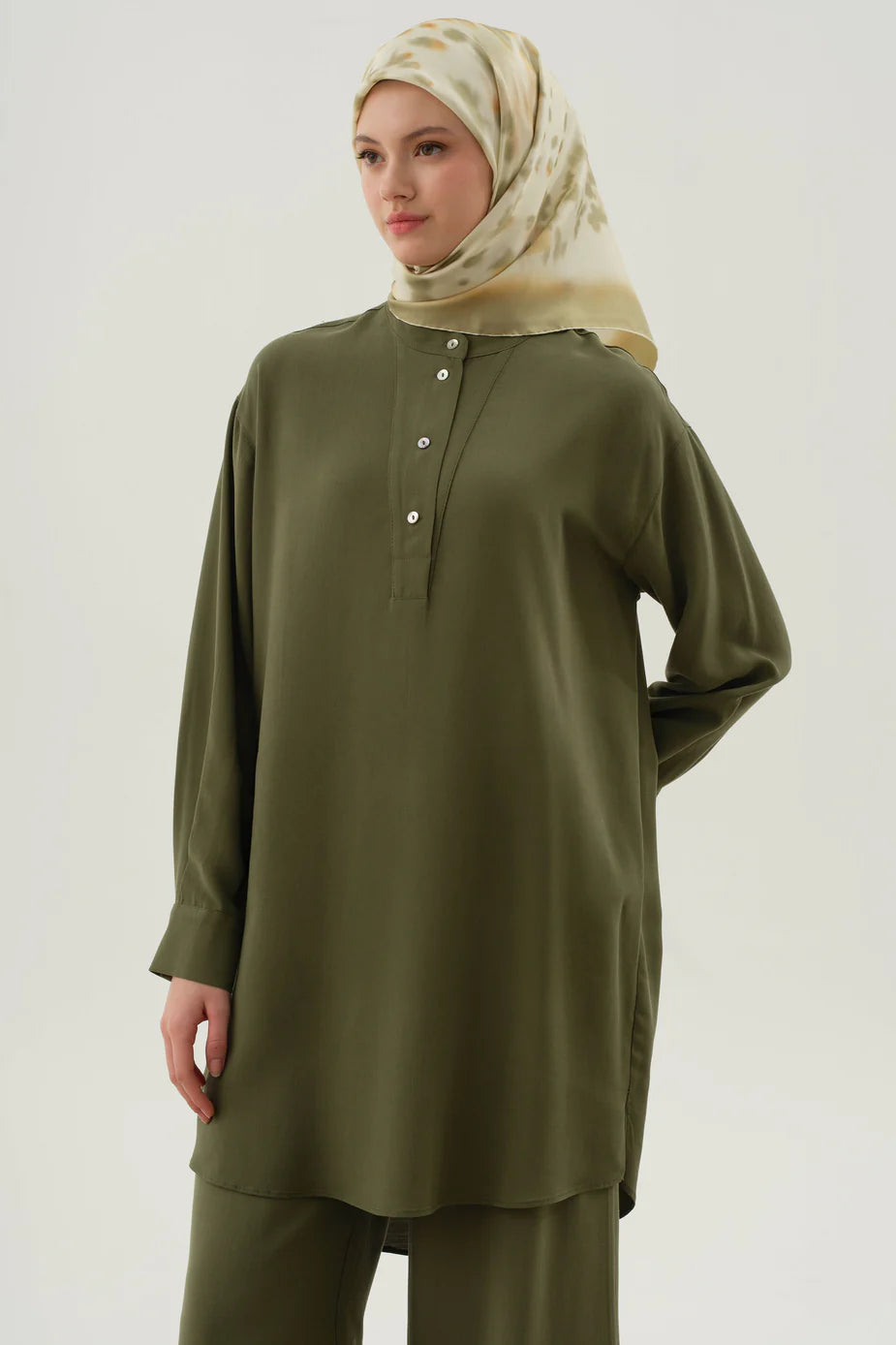 Tunique asymétrique à demi-patte