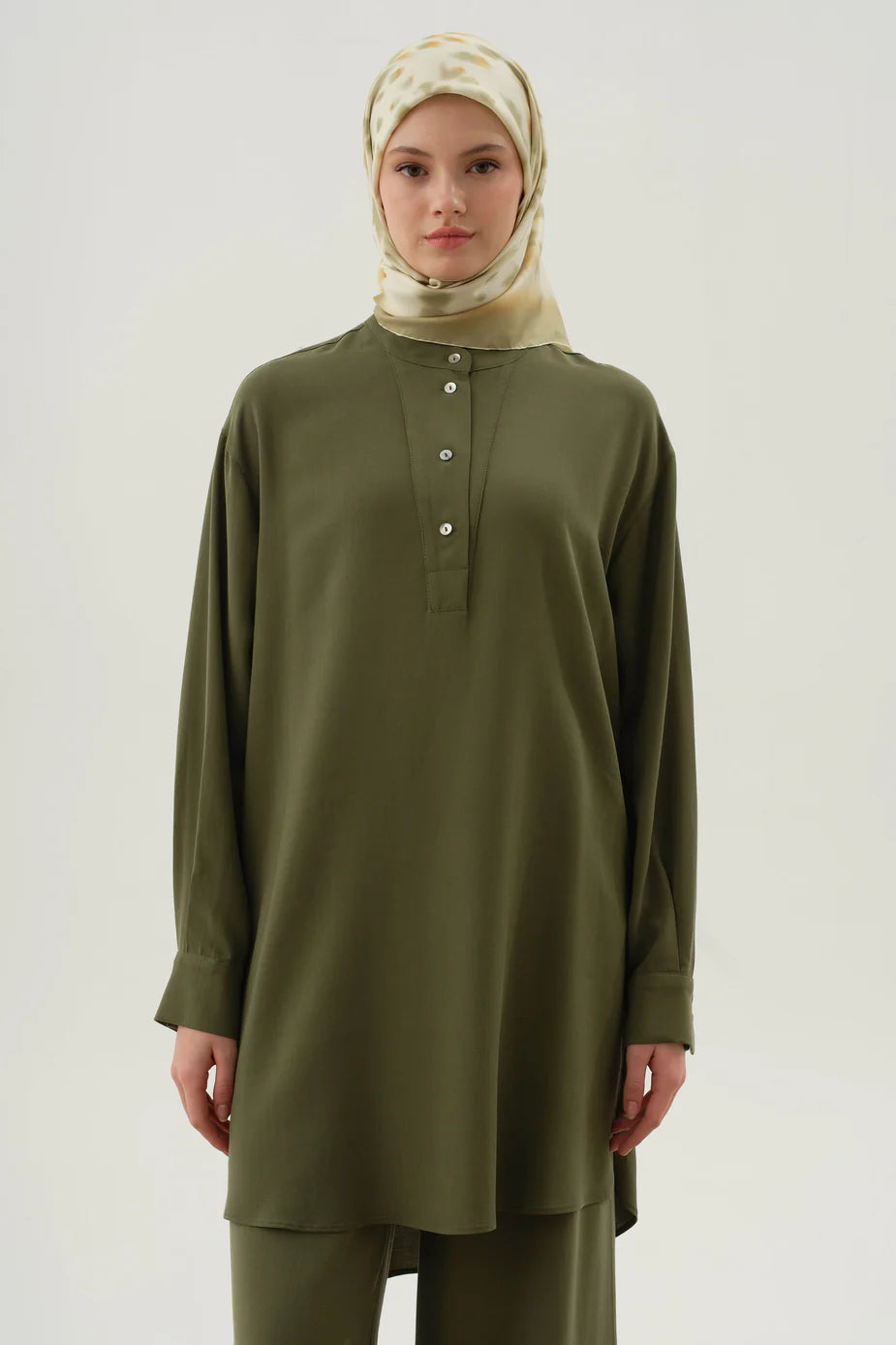 Tunique asymétrique à demi-patte