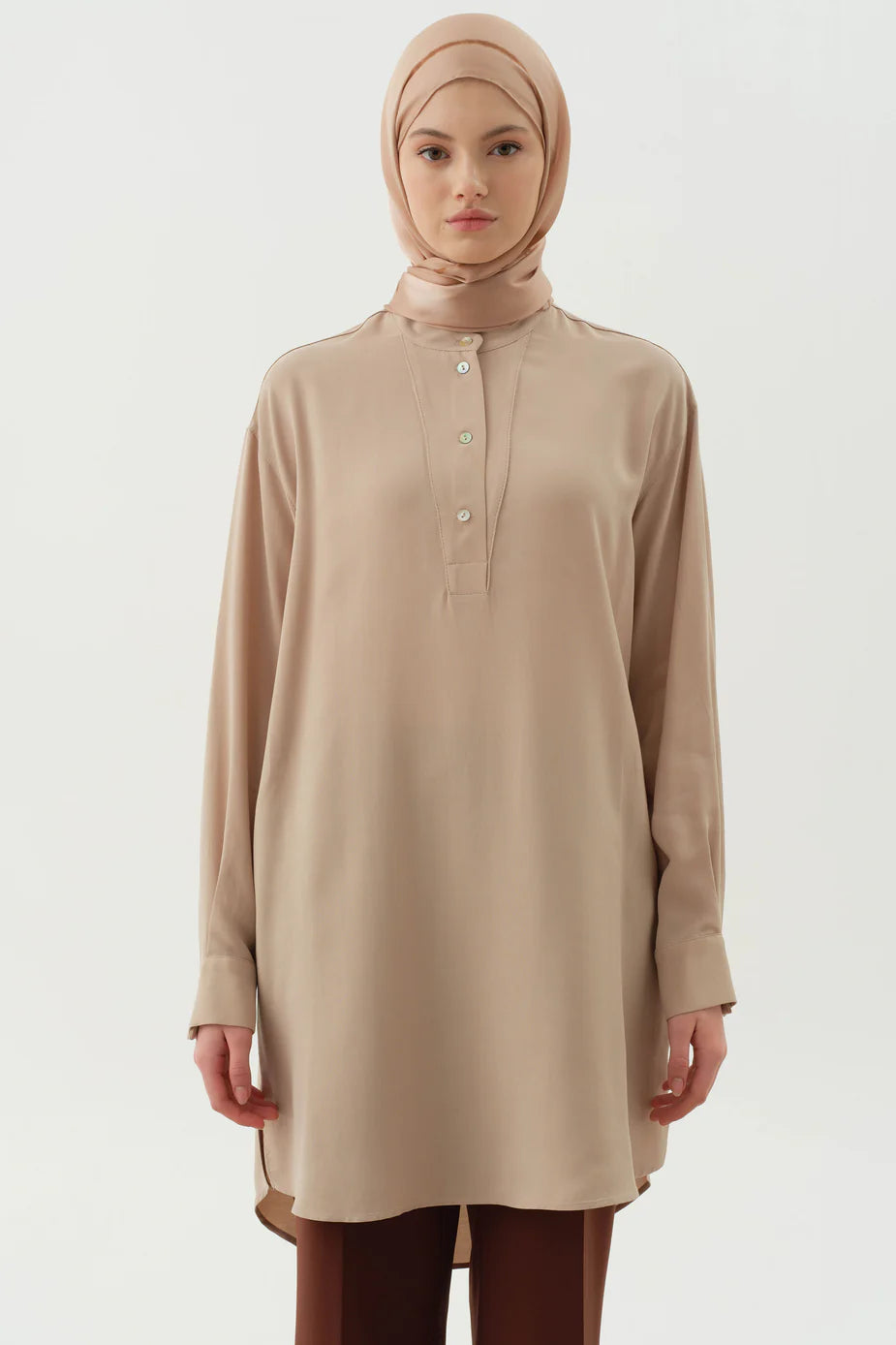 Tunique asymétrique à demi-patte