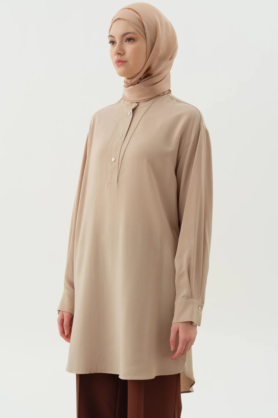 Tunique asymétrique à demi-patte