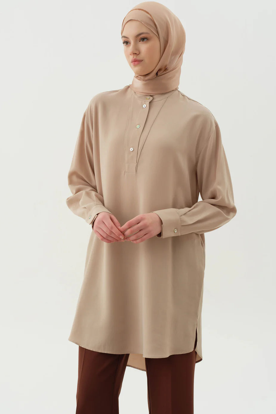 Tunique asymétrique à demi-patte
