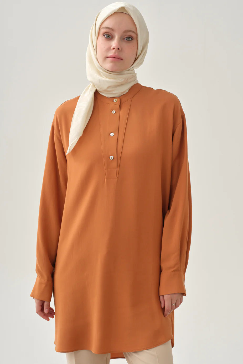 Tunique asymétrique à demi-patte