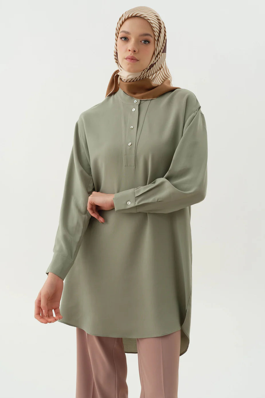 Tunique asymétrique à demi-patte